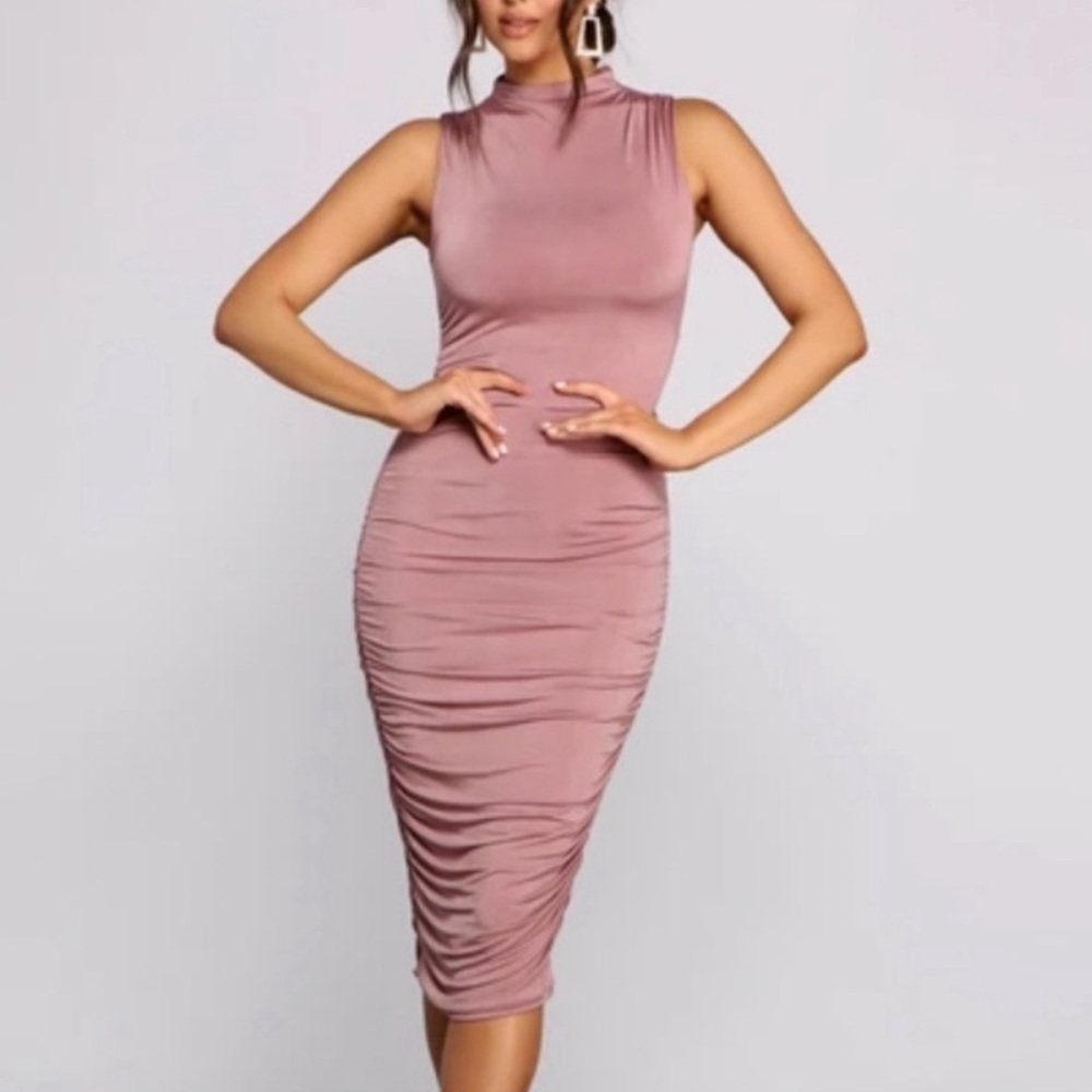 Windsor ruched midi dress in medium. Never worn. Color is Mauve